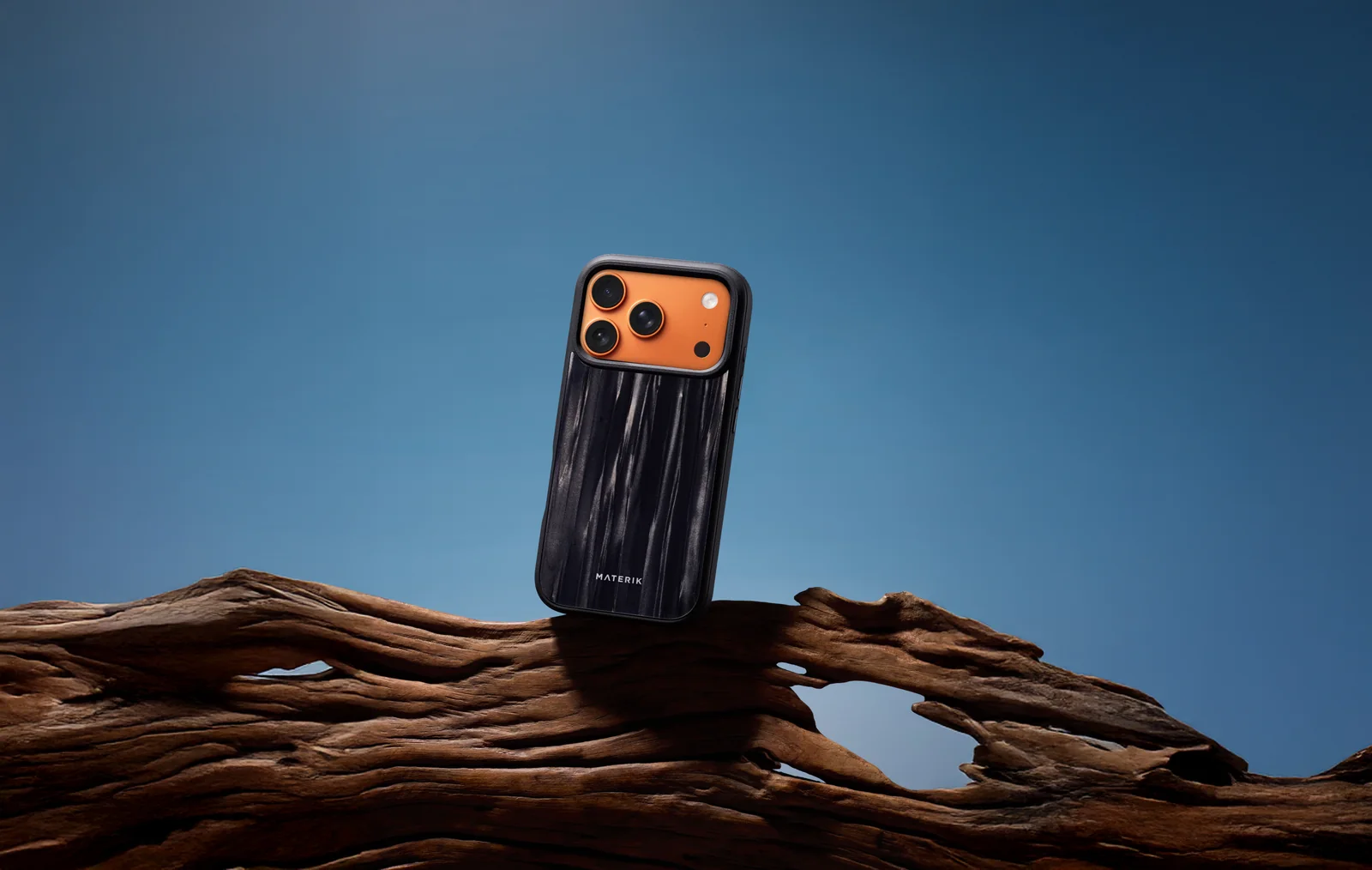 Can an iPhone 17 Pro case fit iPhone 18 Pro?, Materik archive photograph
